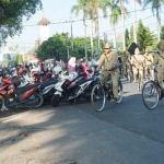 Tak kurang dari 2500 peserta turut ambil bagian yang berasal dari berbagai komunitas sepeda onthel mengikuti acara tersebut.