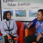 Makmun (kanan) saat talkshow di kanal media sosial Suara Gresik. Foto: Ist.