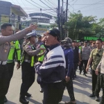 Eksekusi lahan di Waru, Sidoarjo yang sempat diadang warga pemilik lahan. Foto: Ist.