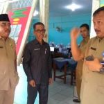 Wakil Bupati Pamekasan bersama rombongan saat  sidak di SMAN 2 Pamekasan. foto: ERRI/ BANGSAONLINE