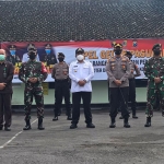 Apel persiapan penjemputan warga isoman ke isoter di Makodim 0824, Rabu (18/8/2021). (foto: ist)