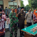 Dandim Burhan, Bupati Irsyad, Kapolres Rofik, dan beberapa pejabat lainnya.