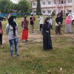 Masyarakat yang telah sembuh dari Covid-19 setelah dilakukan isolasi mandiri di Balai Diklat Bangkalan, Selasa (21/7/2020). (foto: ist).