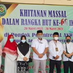 Foto bersama Ketua PN Bangkalan Dr. Maskur Hidayat beserta para hakim.