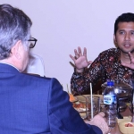 Wakil Gubernur Jatim Emil Elestianto Dardak saat menerima kunjungan Duta Besar (Dubes) Jerman untuk Indonesia Dr. Peter Schoof di Rumah Makan Pondok Tempo Doeloe, Jalan Raya Juanda Sidoarjo. foto: ist