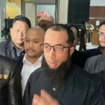 Khalid Basalamah saat memenuhi panggilan KPK. Foto: sindonews