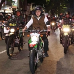 Wali Kota Eri saat memimpin sweeping jam malam anak.