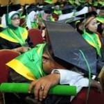 ILEGAL - Para peserta wisuda ilegal di Pondok Cabe, Tangerang Selatan, Banten, 19 September 2015. foto: tempo