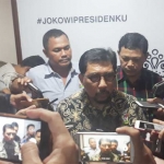 Ketua Tim Kampanye Daerah (TKD) Jokowi-Ma’ruf Amin untuk Jatim, Irjen Pol (Purn) Machfud Arifin memberi keterangan pers di Posko TKD Jatim. foto: ist