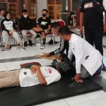 Suasana ketika pelatihan Pertolongan Pertama Kegawatdaruratan Sederhana Olahraga Bersepeda di Balai Kota Among Tani Kota Batu.