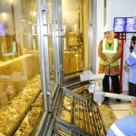 ubernur Jawa Timur, Khofifah Indar Parawansa, saat mengunjungi Tuas South Incineration Plant (TSIP), fasilitas pengolahan sampah menjadi energi (waste-to-energy/WtE) terbesar, tercanggih, dan paling strategis di Singapura.