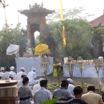 Suasana Upacara Tawur Kesanga di Pura Agung Kerta Bhuwana, Watugede, Puncu, Kabupaten Kediri. foto: MUJI HARJITA/ BANGSAONLINE