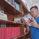 Seorang WBP Lapas Kediri saat berada di perpustakaan. Foto: Ist