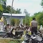 Pengamanan pemakaman almarhumah berstatus PDP di TPU Langpanggeng Desa Polagan, Kec. Galis, Kabupaten Pamekasan.