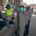 Forkopimka Taman saat menggelar operasi yustisi terkait penerapan protokol kesehatan. (foto: ist)