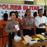 Polisi menunjukan barang bukti berupa HP baru maupun bekas.