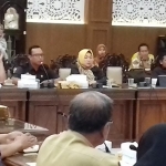 Rapat Dengar Pendapat antara Komisi I dan II dengan Disdikpora, BPPKAD, Bagian Hukum, dan perwakilan OPD lainnya.