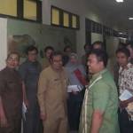 Sejumlah honorer K2 Sumenep saat keluar dari ruang pertemuan. foto: rahmatullah/ BANGSAONLINE