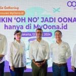 Commercial and Operations Director Oona Indonesia, Julien Pierre Combaret; Finance Director Oona Indonesia, Liani Chandra; Founder and Group CEO of Oona Insurance, Abhishek Bhatia; CEO Oona Indonesia, Vincent Soegianto; Technical Director Oona Indonesia, Fenni Sutanto.