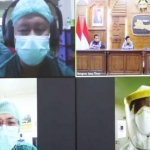 Gubernur Khofifah Indar Parawansa saat teleconference dengan para tenagas medis. foto: ist/ bangsaonline.com 