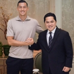 Jay Idzes saat bertemu dengan Ketua Umum PSSI, Erick Thohir.