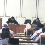 
PAPARKAN - Bupati Ngawi Budi Sulistyono membacakan laporan dalam rapat paripurna DPRD Ngawi, Kamis (18/6). foto: agus setiawan/BANGSAONLINE