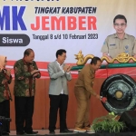 Bupati Jember, Hendy Siswanto, saat membuka LKS SMK.