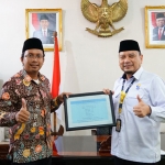 Plt Kakanwil DJP Jatim II, Dudung Rudi Hendratna, saat bertemu Bupati Sidoarjo, Ahmad Muhdlor Ali. Foto: Ist