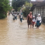 Banjir akibat luapan sungai Moropelang yang merendam Desa setempat