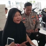 Sri Warmindah (63), korban perampokan oleh tiga orang yang menggunakan mobil di Pamekasan.