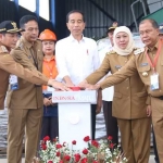 Presiden Jokowi meresmikan tiga TPA, di antaranya TPA Griya Mulyo Jabon, Kamis (14/12/2023). Foto: Ist.