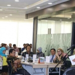 TAWARAN MENARIK: Bupati Saiful Ilah membuka Market Sounding/Consultation untuk mempromosikan Proyek RSUD Sidoarjo Barat, di Kantor PT SMI, di Jakarta, Rabu (12/4). foto: istimewa