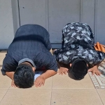 Sujud syukur napi usai menerima remisi. Foto: Ist.