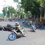 Sejumlah pembalap saat berlaga di Ajang Kejurda Open Road Race.