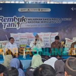 Deputi Bidang Koordinasi Usaha Pangan dan Pertanian Kementerian Koordinator Bidang Pangan, Widiastuti, saat memberi sambutan dalam giat rembuk tani di Bangkalan. Foto: BANGSAONLINE
