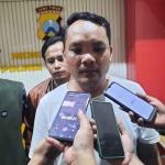 Kontraktor korban arogansi pejabat DPUPP Situbondo saat melapor ke polisi.