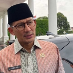 Menteri Pariwisata dan Ekonomi Kreatif Sandiaga Uno melaporkan mahalnya harga tiket transportasi menjelang mudik Lebaran kepada Presiden Joko Widodo di Istana Kepresidenan, Jakarta Pusat, Rabu (13/3/2024).