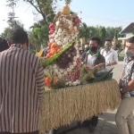 Miniatur gunungan hasil bumi untuk unduh-unduh Gereja Kristen Jawi Wetan (GKJW) Mojowarno.