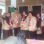 Wakamabicab Ponorogo berpose bersama  jajaran pengurus Kwarcab Ponorogo