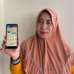 Uswatun Hasanah (45), salah satu peserta JKN asal Kecamatan Gedeg, Mojokerto, mengaku sangat terbantu dengan adanya layanan pindah FKTP secara online melalui Mobile JKN.