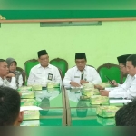 Rapat persiapan pengukuran arah kiblat untuk hotel dan musholla di Tuban.