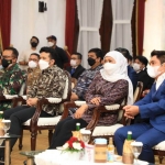 Gubernur Jawa Timur Khofifah Indar Parawansa saat acara Pelantikan dan Pengukuhan Pengurus BPD HIPMI Jatim masa bakti 2021-2024 di Gedung Negara Grahadi Surabaya, Rabu (27/10). Foto: humas pemprov jatim