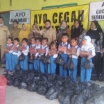 Anak-anak di salah satu yayasan sosial saat menerima bantuan pangan stunting dari Dinas Sosial.