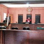 Proses sidang praperadilan di PN Tuban. foto: GUNAWAN/ BANGSAONLINE