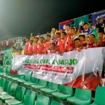 Santri difasilitasi Lazisnu PCNU Sidoarjo nonton laga Timnas U-23 Indonesia, di GOR Delta, Sabtu (6/9/2025) malam. Foto istimewa