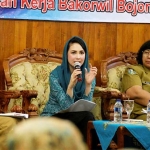 Ketua TP PKK Provinsi Jatim, Arumi Bachsin hadir dalam upaya Penanganan Stunting dan Limbah Plastik yang diselenggarakan di Kantor Badan Koordinasi Wilayah (Bakorwil) Bojonegoro. foto: ist