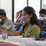 Salah satu peserta FGD sedang menyampaikan pendapatnya. Foto: Ist.