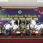 Para pimpinan MUI Korwil IV Jawa Timur saat Rakorwil di kantor MUI Gresik. foto: ist.
