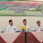 Kepala Kemenag Lamongan, H Sholeh didampingi Kasi Penma Abdul Ghofur.