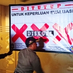 Salah satu karaoke di Kota Blitar yang disegel Satpol PP.